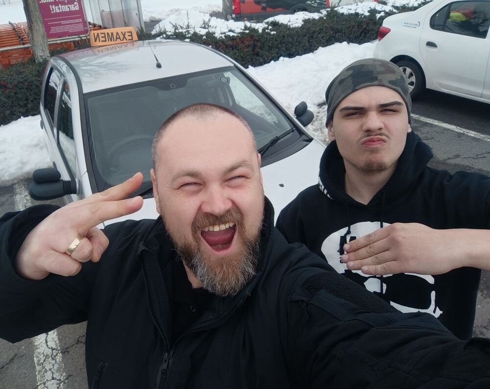 Zâmbete după emoțiile din trafic